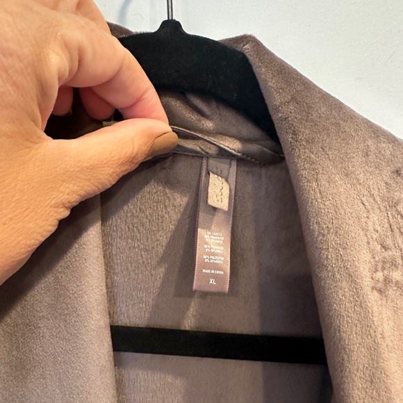 SKIMS Tan Robe with Tie Belt and Shawl Collar - Picture 3 of 4